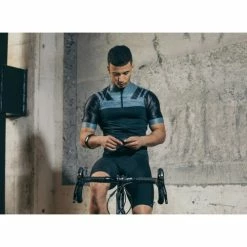 Wahoo Fitness Wahoo Tickr Fit -Cykelpleje Salgsbutik wahoo tickr fit wfbthr03 4 500x500 1